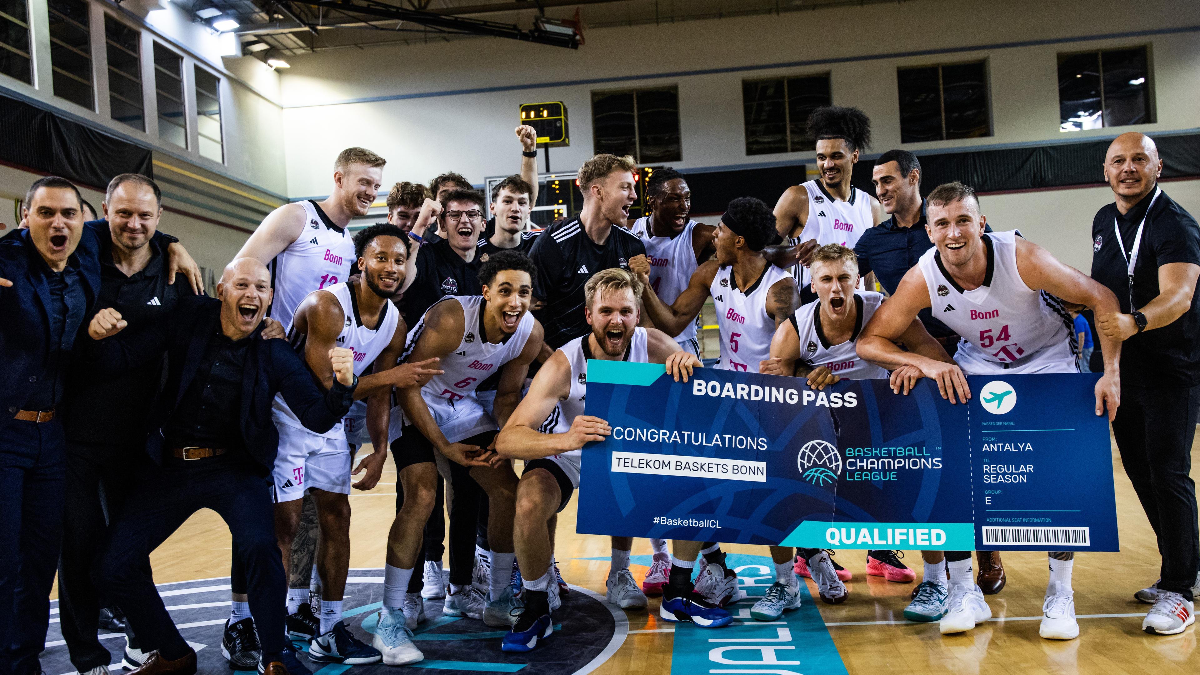 Die Telekom Baskets Bonn sind und bleiben eine der großen Club-Konstanten unserer Liga. Seit die Rheinländer 1996 in die Beletage aufstiegen, sind lediglich die weiteren „Bs“ aus Berlin, Bamberg und Braunschweig ebenfalls dauerhaft im Oberhaus vertreten. Anlässlich des 30-jährigen Bestehens des Vereins erhielt das Logo erstmals ein Facelift, zudem fiel der personelle Umbruch einen Sommer nach dem Gewinn der BCL-Krone diesmal weitaus geringer aus.