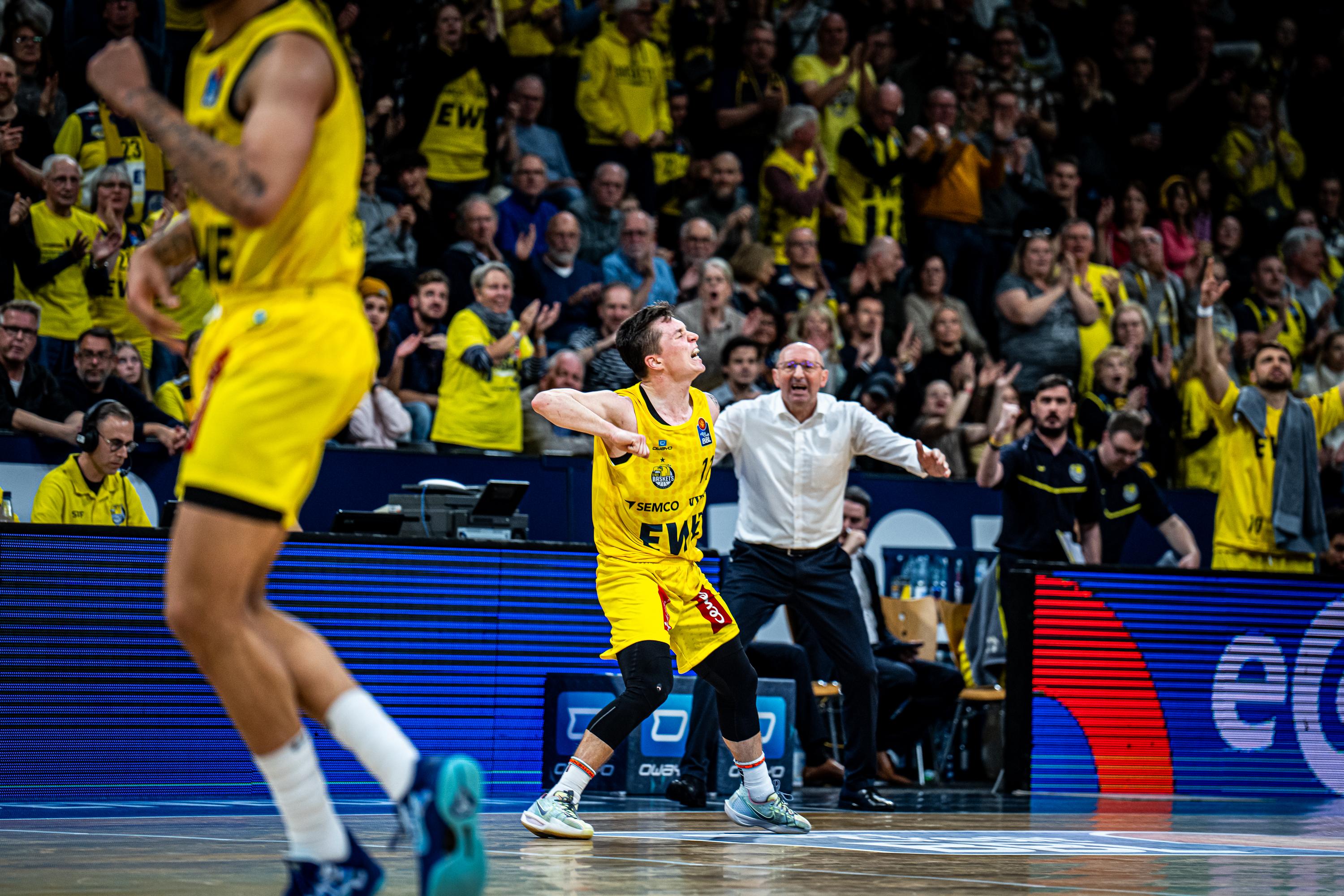 EWE Baskets Oldenburg exacted revenge on SKYLINERS beating them in the German BBL Cup last month by battling to a 102-92 overtime victory to remain undefeated at home this season and grab their first win under new (and old) head coach Mladen Drijencic. The game was back and forth with 10 lead changes and 13 times and the star of the thriller was Justin Jaworski, who scored an easyCredit BBL season high 39 points to go with 11 assists. Oldenburg improved to 4-4 - including 4-0 at home. Frankfurt, who were playing their first game in two weeks, dropped to 2-5 with five losses in the last six games. Malik Parsons poured in 24 points off the bench to lead the guests.