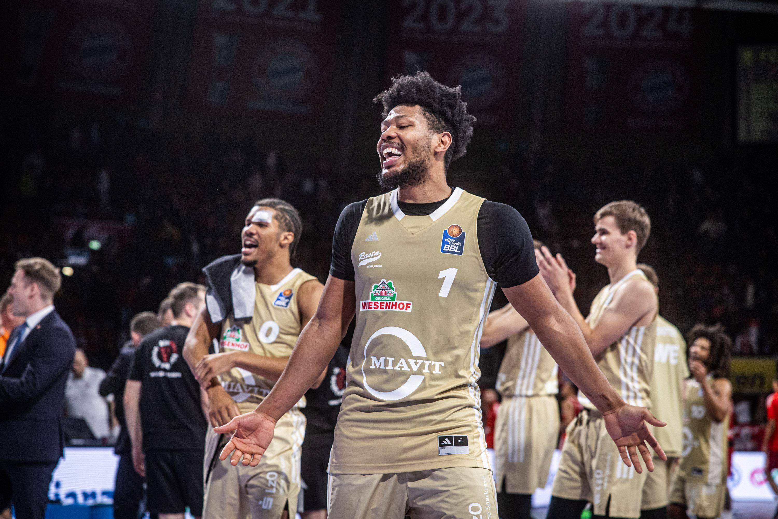 We are back to easyCredit BBL action after the FIBA national team break and Round 10 saw a major upset with RASTA Vechta beating FC Bayern Munich. The week also saw BG Göttingen finally win their first game in the league while Ulm reclaimed the top spot in the standings.