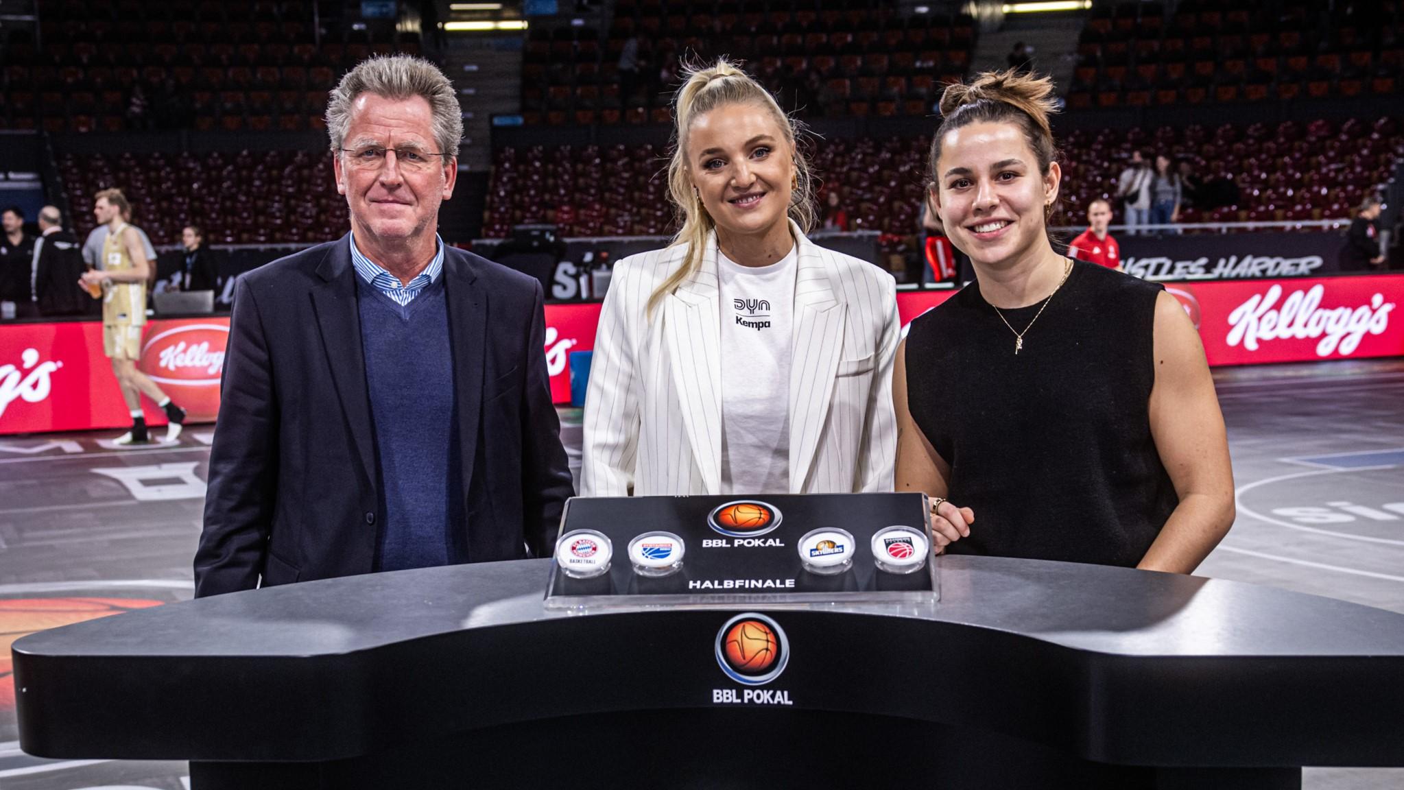  Am heutigen Montagabend wurde im Anschluss an die Viertelfinal-Begegnung zwischen dem FC Bayern Basketball und RASTA Vechta das Halbfinale des BBL Pokals 2024/25 ausgelost. „Losfee“ war dabei die Fußball-Nationalspielerin Lena Oberdorf.