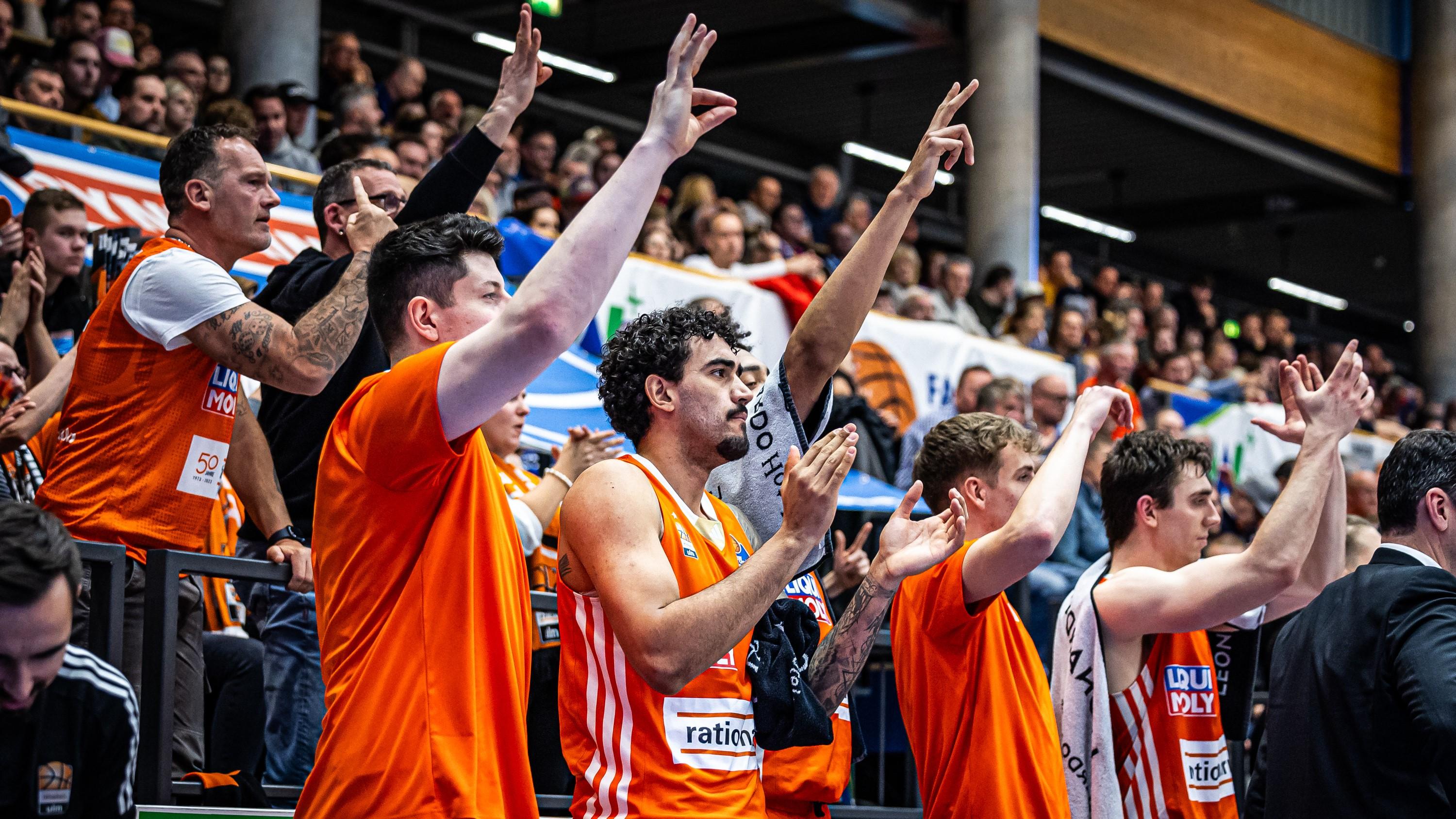 Der SYNTAINICS MBC muss nach zuvor fünf Heimsiegen am Stück erstmals wieder eine Niederlage vor den eigenen Fans in der easyCredit BBL hinnehmen. Gegen ratiopharm ulm heißt es nach einer umkämpften Partie 89:92. Topscorer mit jeweils 19 Punkten werden Michael Devoe und Karim Jallow.