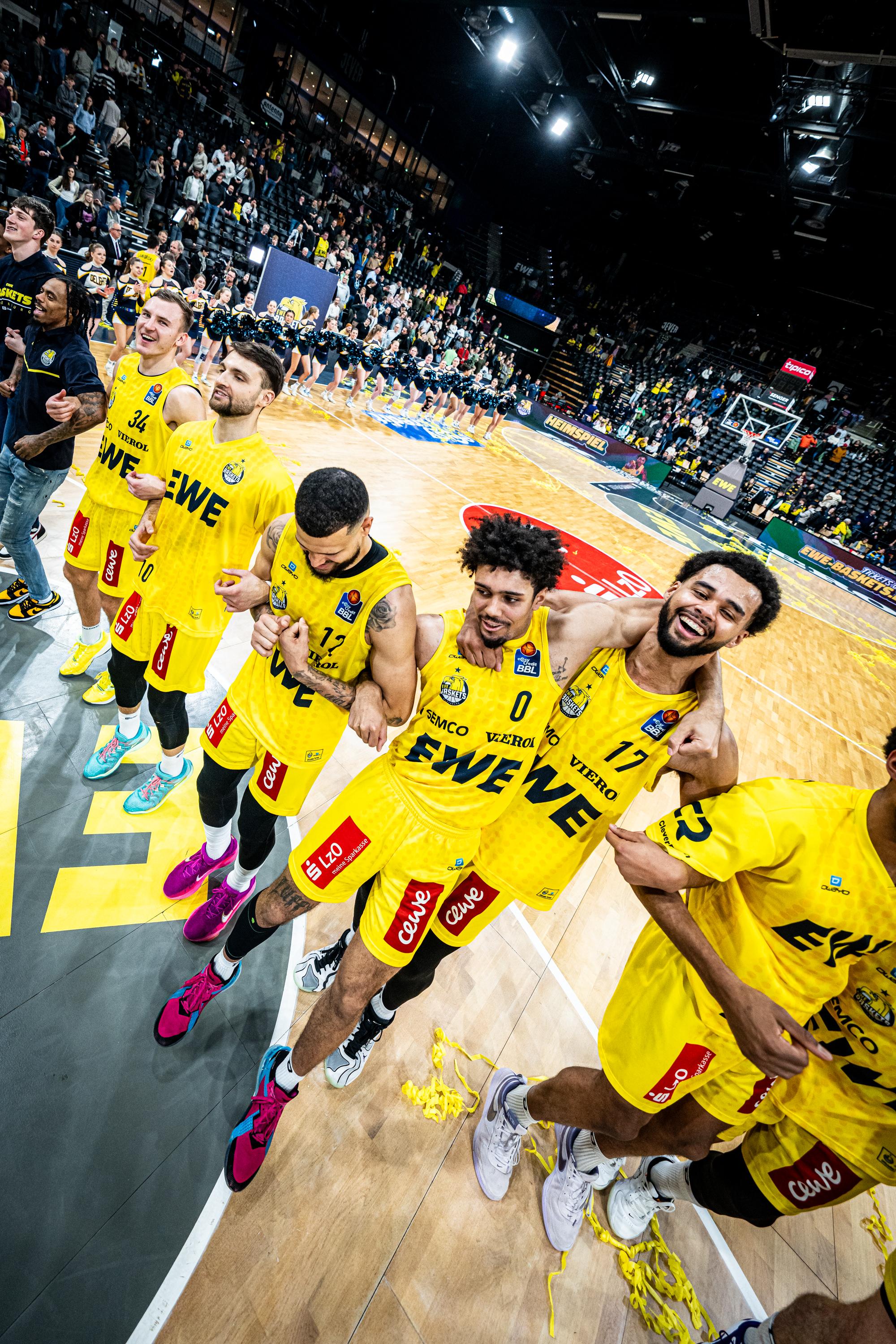 EWE Baskets Oldenburg wasted a 15-point lead but survived a defensive battle against MHP RIESEN Ludwigsburg 70-64 to snap a three-game losing streak. Oldenburg allowed just 2 points in the final 170 seconds to improve to 6-8 including 6-1 at the EWE Arena. Justin Jaworski led the way with 23 points and Seth Hinrichs added 12 points. Ludwigsburg dropped to 8-7 despite Ezra Manjon scoring 18 points and leading the comback. 