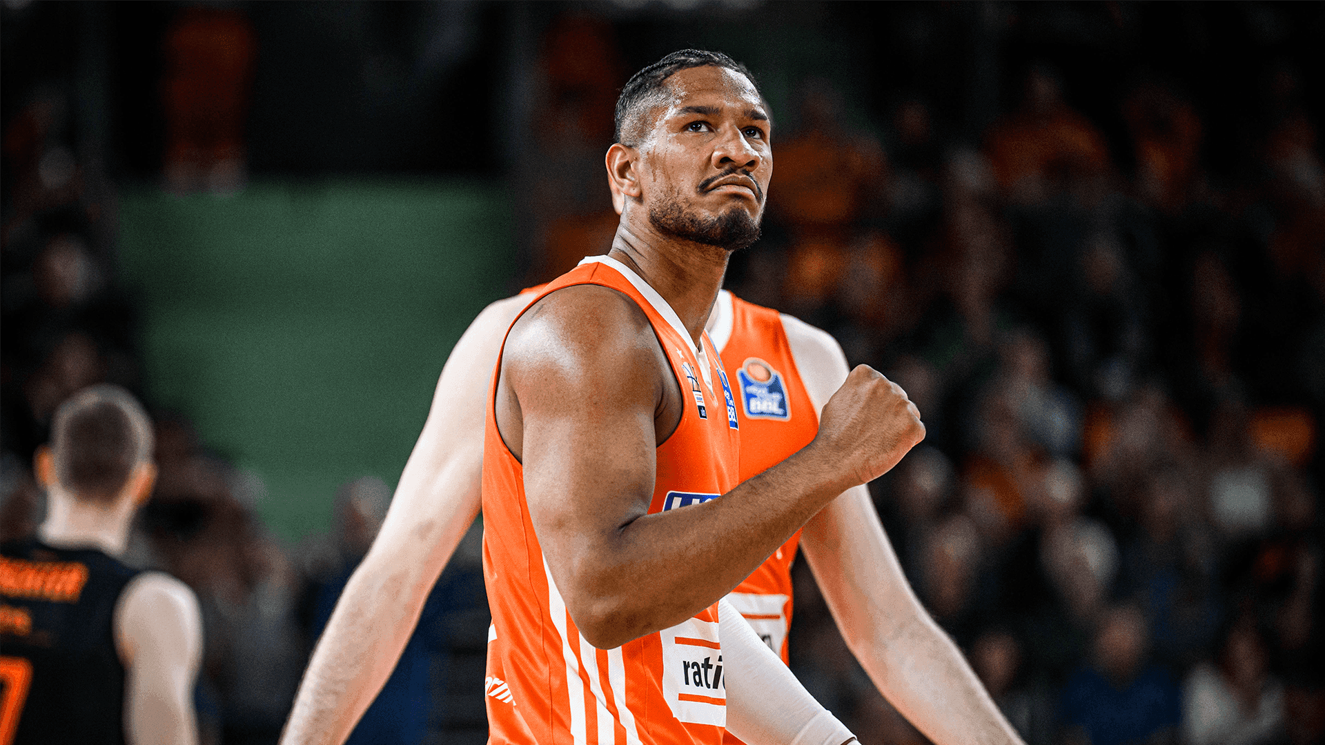 FC Bayern Munich and ratiopharm ulm both proved too strong for title challengers Basketball Löwen Braunschweig and NINERS Chemnitz, respectively, as the top two teams in the league are set to clash on Tuesday in Ulm. The week saw Bayern extend their deal with world champ Niels Giffey and add former NBA champion Jack White. And the Name Image and Likeness (NIL) money at NCAA colleges lured away two more top German youngsters as Hannes Steinbach and Jacob Patrick will head to the United States next season.