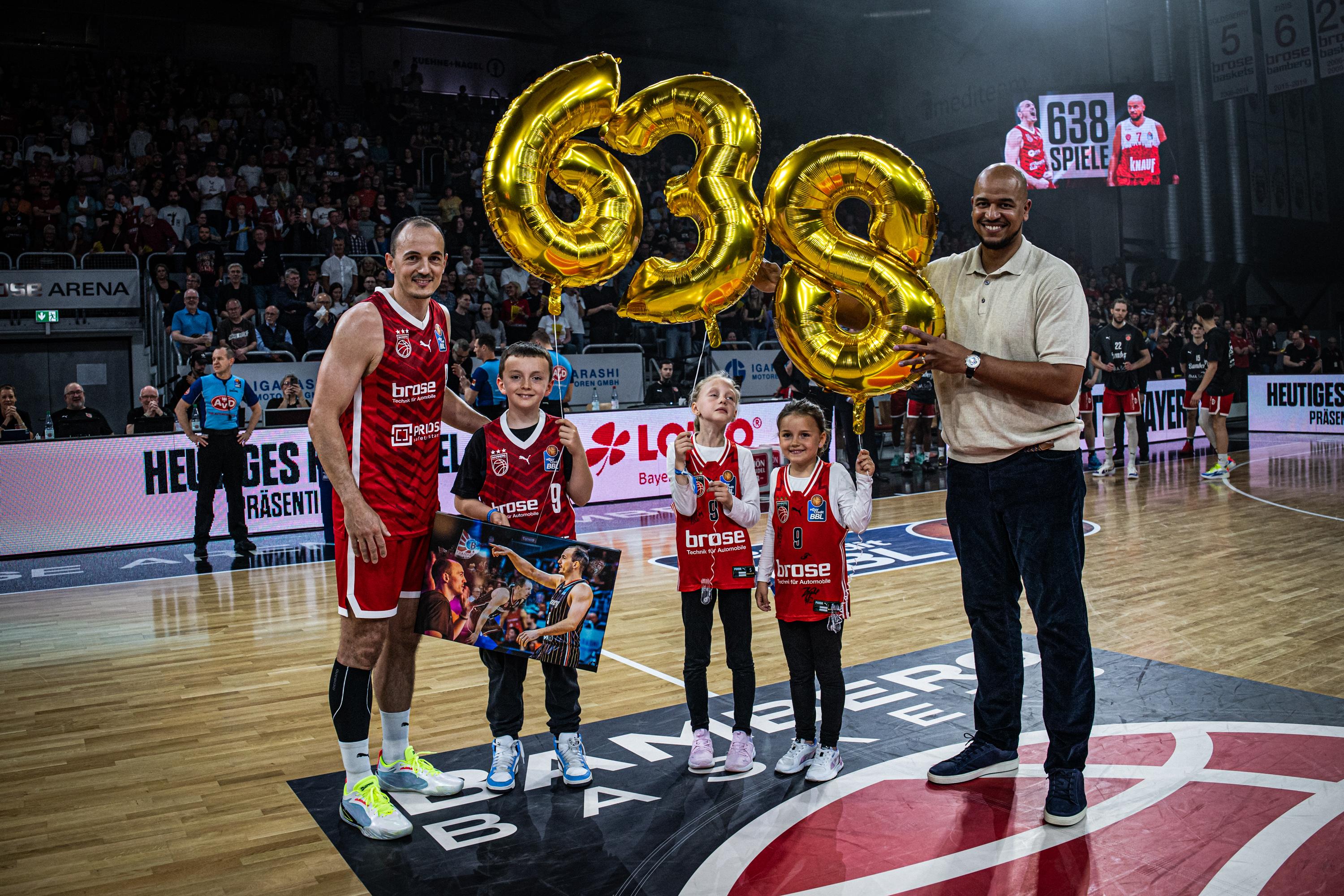 History was made in the penultimate week of the regular season as Karsten Tadda appeared in his 638th game in the easyCredit BBL - tying the record for most games played with Alex King. The week also saw NINERS Chemnitz win two overtime thrillers in a span of three days while FIT/One Würzburg Baskets won their sixth straight game as they fight for home court advantage. Off the court, Marko Pesic announced he will step down as FC Bayern Munich general manager at the end of the 2025 calendar year.