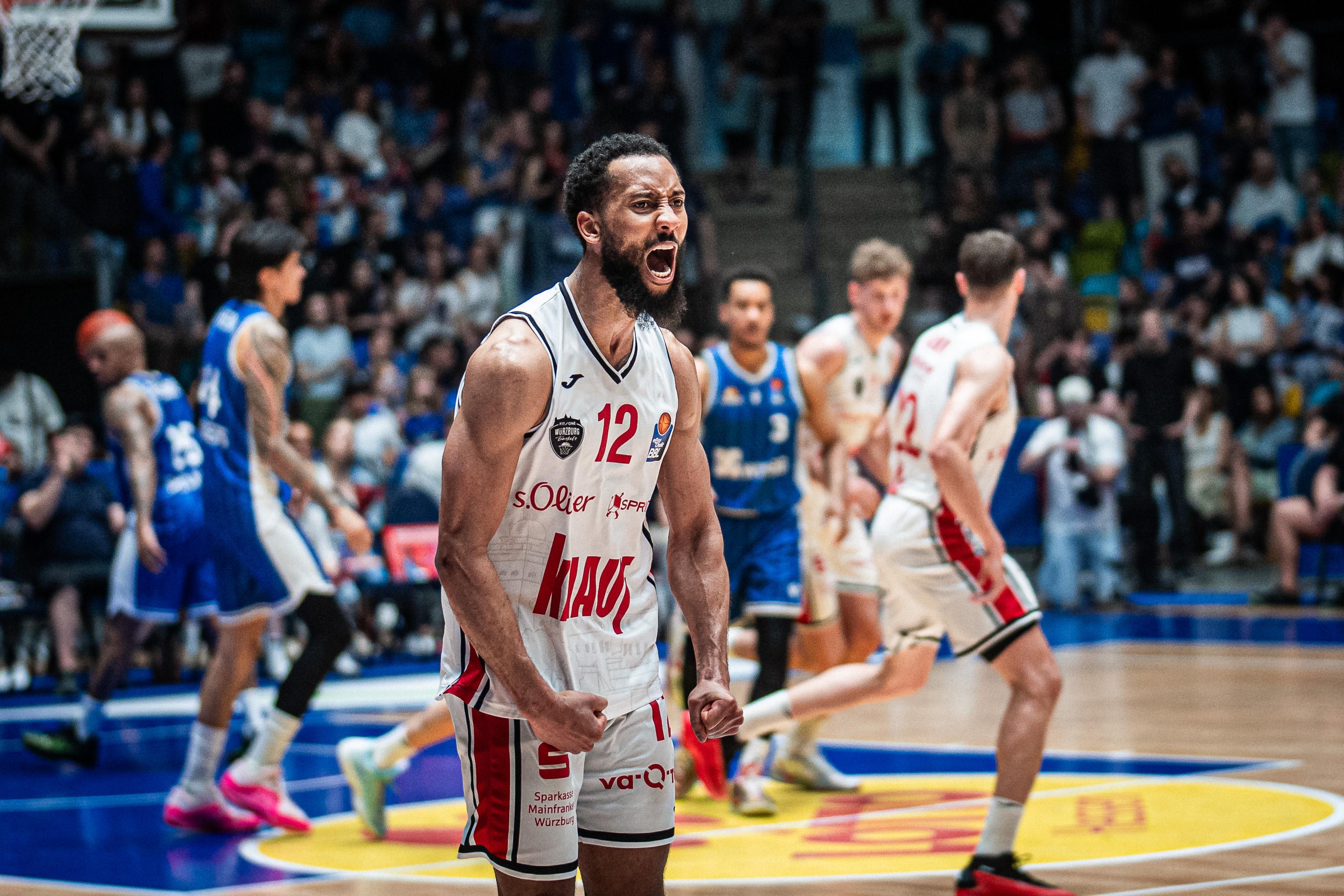 Die FIT/One Würzburg Baskets untermauern den dritten Tabellenplatz in der easyCredit BBL. Angeführt von einem überragenden Davion Mintz (28 Punkte, 7/7 Dreier) fahren die Franken durch das 85:70 über die SKYLINERS aus Frankfurt ihren sechsen Sieg in Folge ein, während die Negativserie der Hessen auf vier Begegnungen anwächst.