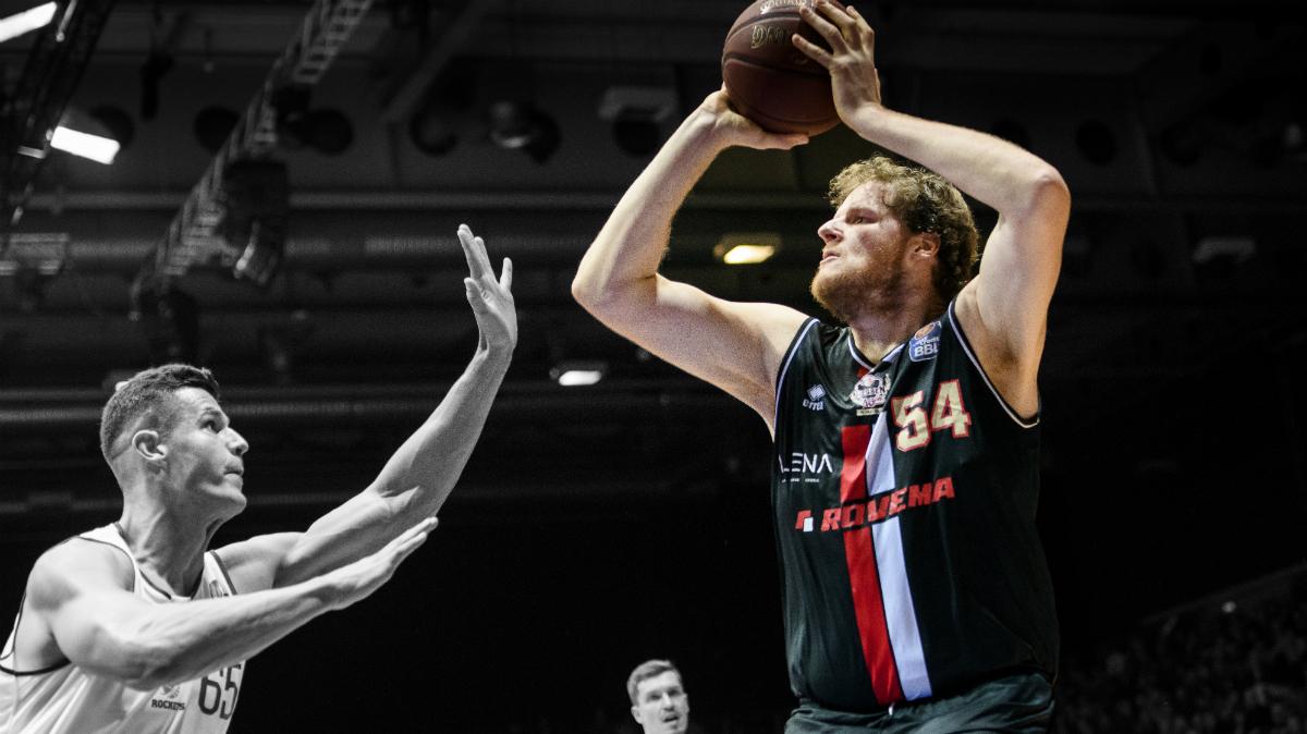 Die GIESSEN 46ers bauen weiter kontinuierlich an ihrem Kader für die easyCredit BBL-Spielzeit 2018/19. Kapitän John Bryant unterschreibt einen Vertrag über weitere zwei Jahre bei den Mittelhessen. Der Center ist somit neben Jeril Taylor, Mahir Agva und Max Landis der vierte Akteur im Kader von 46ers-Cheftrainer Ingo Freyer, der vorzeitig sein Arbeitspapier verlängert hat. 