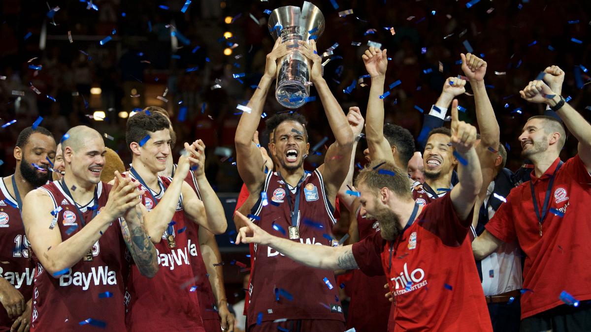 FC Bayern Munich are the 2017-18 easyCredit BBL champions after winning Game 5 against ALBA BERLIN. It is Bayern’s fourth league title and completed the club’s first cup and league double. Danilo Barthel was named Finals MVP and Alex King finally worked his way back to the top of Germany. In non-playoffs news, Mitteldeutscher BC have named their coach and s.Oliver Würz-burg added a double-double machine.
