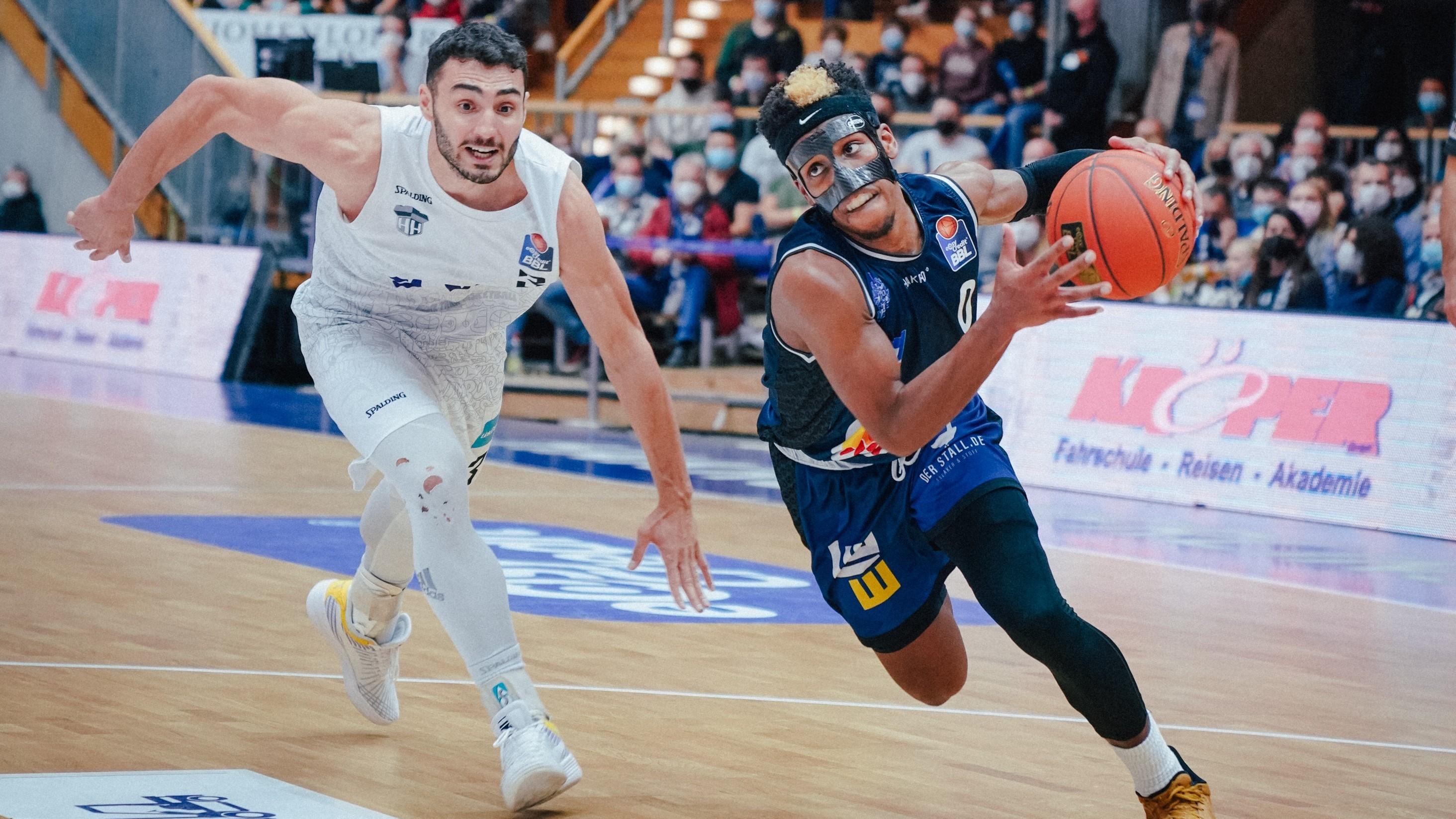 ALBA BERLIN leads off the week as they picked up a big overtime victory on the road over ratiopharm ulm, who have still not won at home. T.J. Shorts for his part punished his ex-team in HAKRO Merlins Crailsheim’s win over Hamburg Towers. And Telekom Baskets Bonn bashed Brose Bamberg by 20 points.