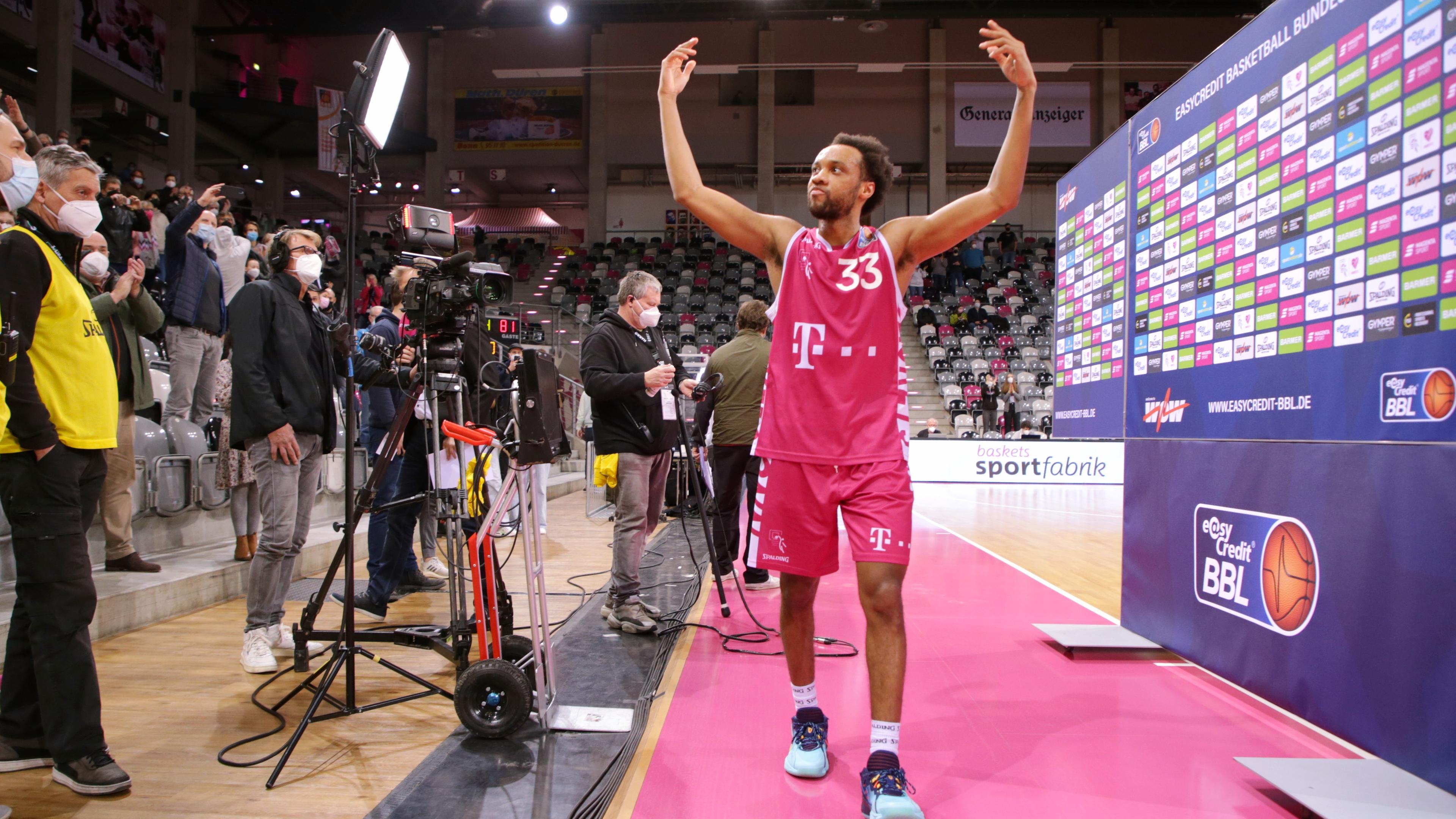 This week had a couple of game-winners late but the biggest highlight was Parker Jackson-Cartwright continuing to make his case for MVP as he dropped 40 points on Brose Bamberg in a big win for Telekom Baskets Bonn. One of the late clutch shots came from the ageless Tremmell Darden in MHP RIESEN Ludwigsburg’s win at ALBA BERLIN. EWE Baskets Oldenburg meanwhile had seen enough and fired head coach Mladen Drijencic.