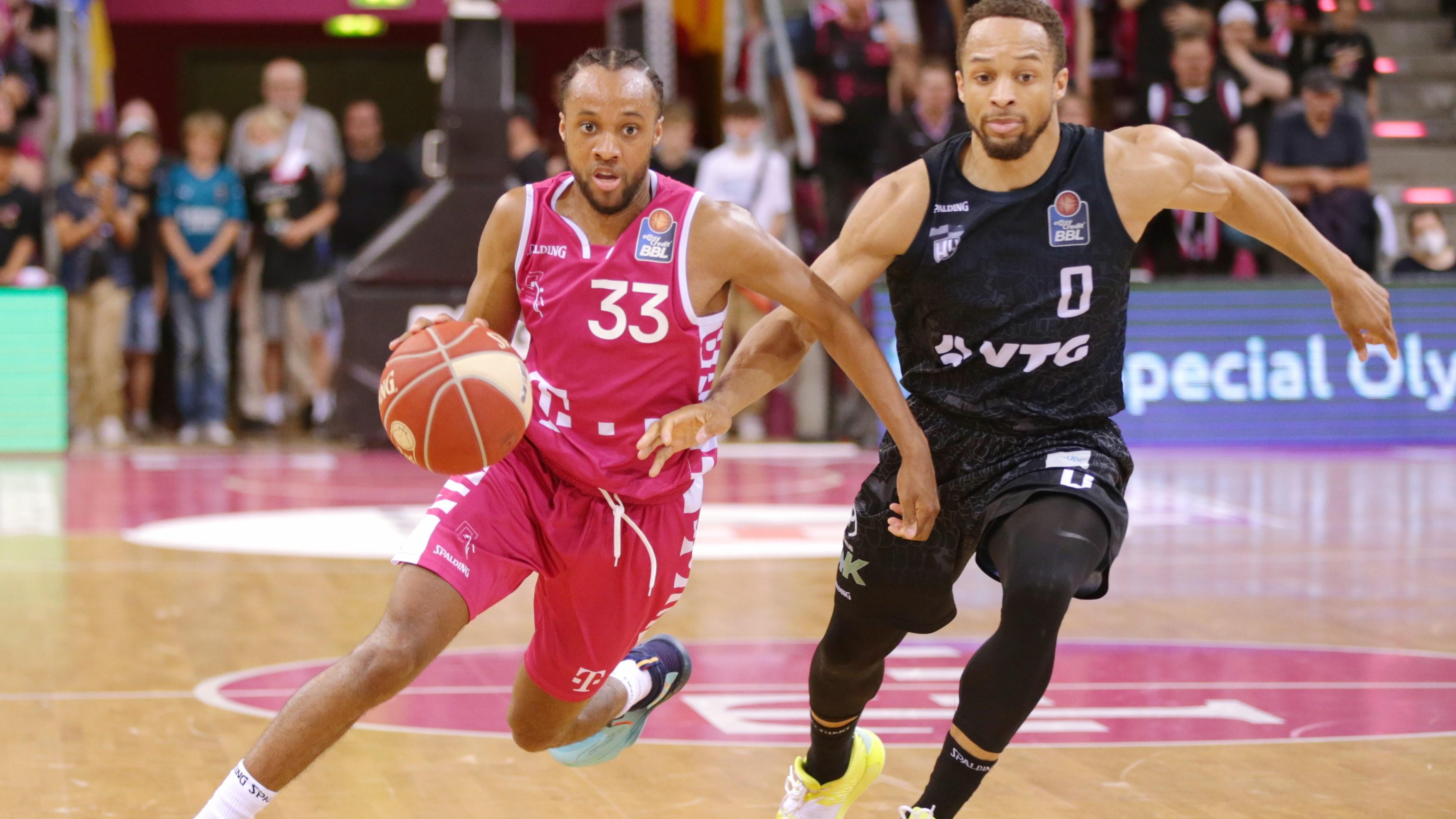 All four higher seeds have raced away to 2-0 leads in their playoffs, including Telekom Baskets Bonn, who got MVP-worthy performances by the league’s Most Valuable Player Parker Jackson-Cartwright against Hamburg Towers. There was also major drama in Ludwigsburg where MHP RIESEN Ludwigsburg and ratiopharm ulm twice went to overtime though Ludwigsburg won both times. Off the court, Pedro Calles said he will be leaving Hamburg after the season while Ingo Freyer will not be back at EWE Baskets Oldenburg and Roel Moors announced he will be staying at BG Göttingen.