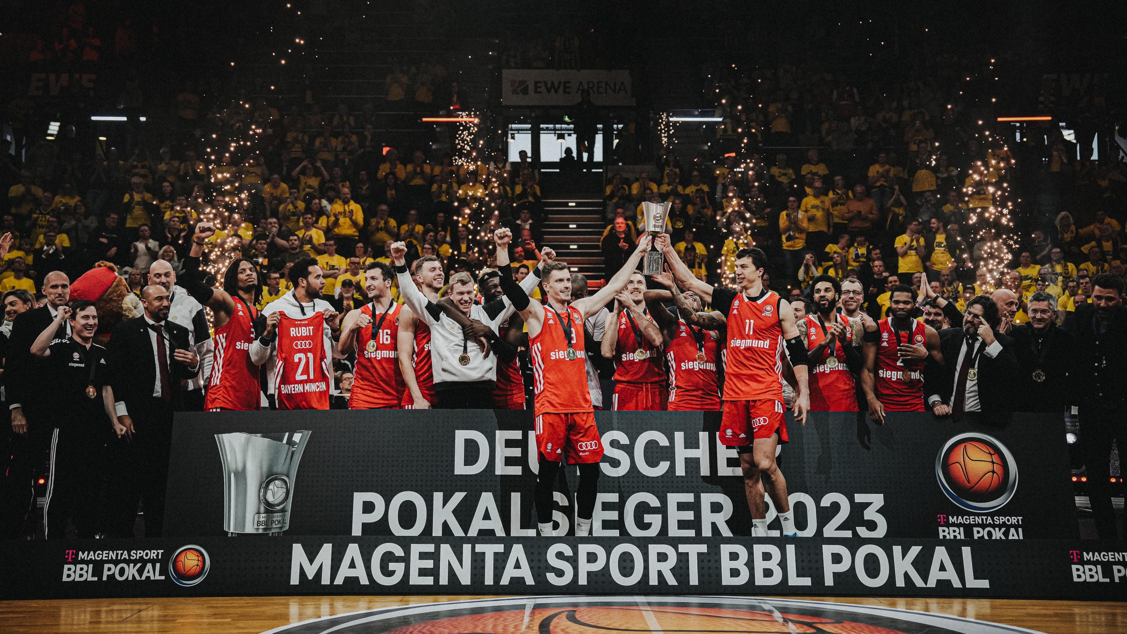 Der erste Titel der Saison geht nach München: Im Finale beim TOP FOUR um den MagentaSport BBL Pokal setzt sich der FC Bayern gegen die gastgebenden EWE Baskets Oldenburg mit 90:78 durch und feiert den vierten Pokalerfolg der Club-Geschichte. MVP beim TOP FOUR wird Nick Weiler-Babb.
