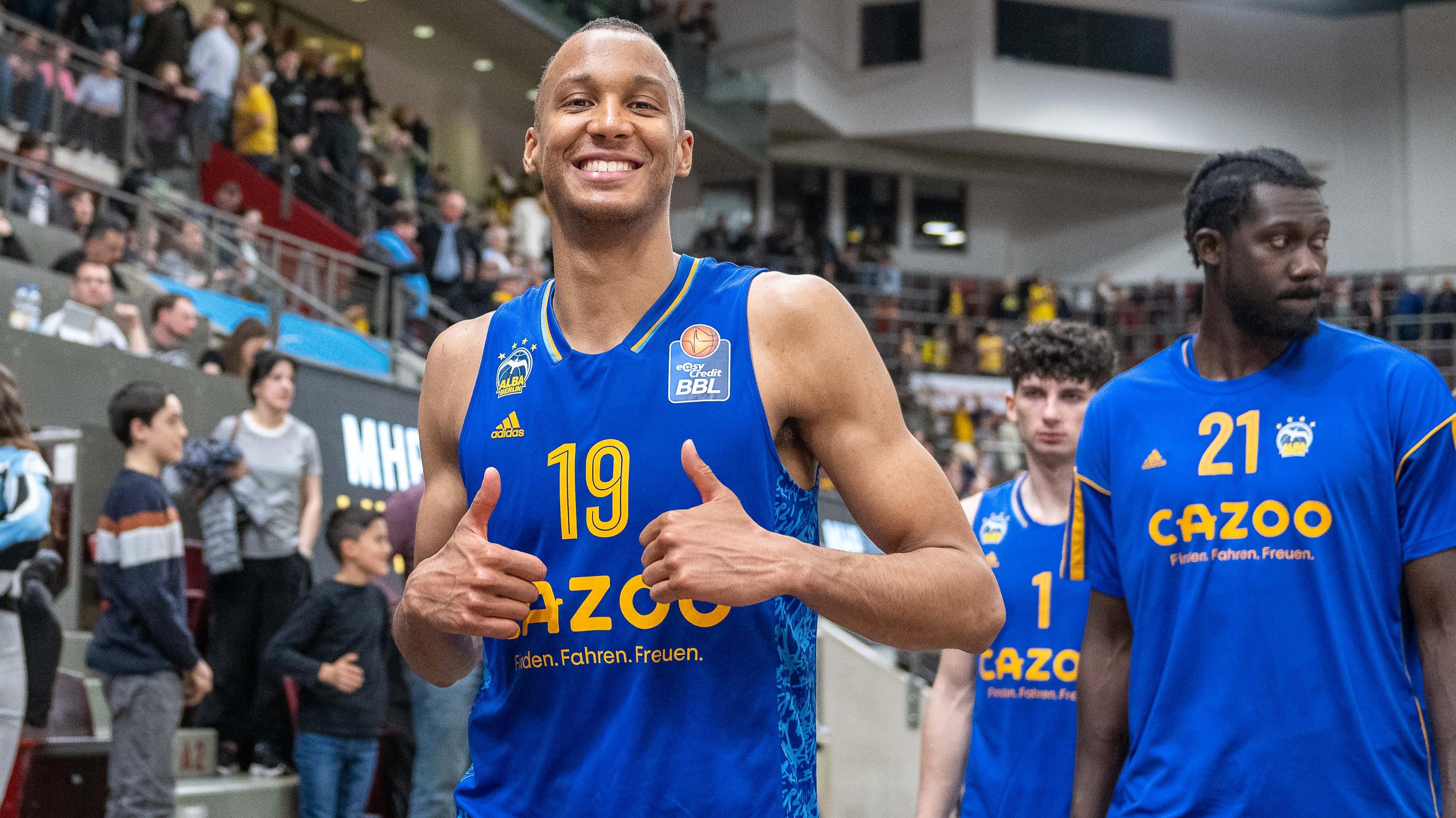 ALBA BERLIN and Telekom Baskets Bonn became the first two teams to lock up spots in the 2022-23 playoffs with hard-fought victories. Wins had been hard to come by for medi bayreuth, who finally celebrated again to snap an 11-game losing streak with a sign of life. Till Pape for his part set career highs in points and rebounds as BG Göttingen look to challenge for home court advantage. 