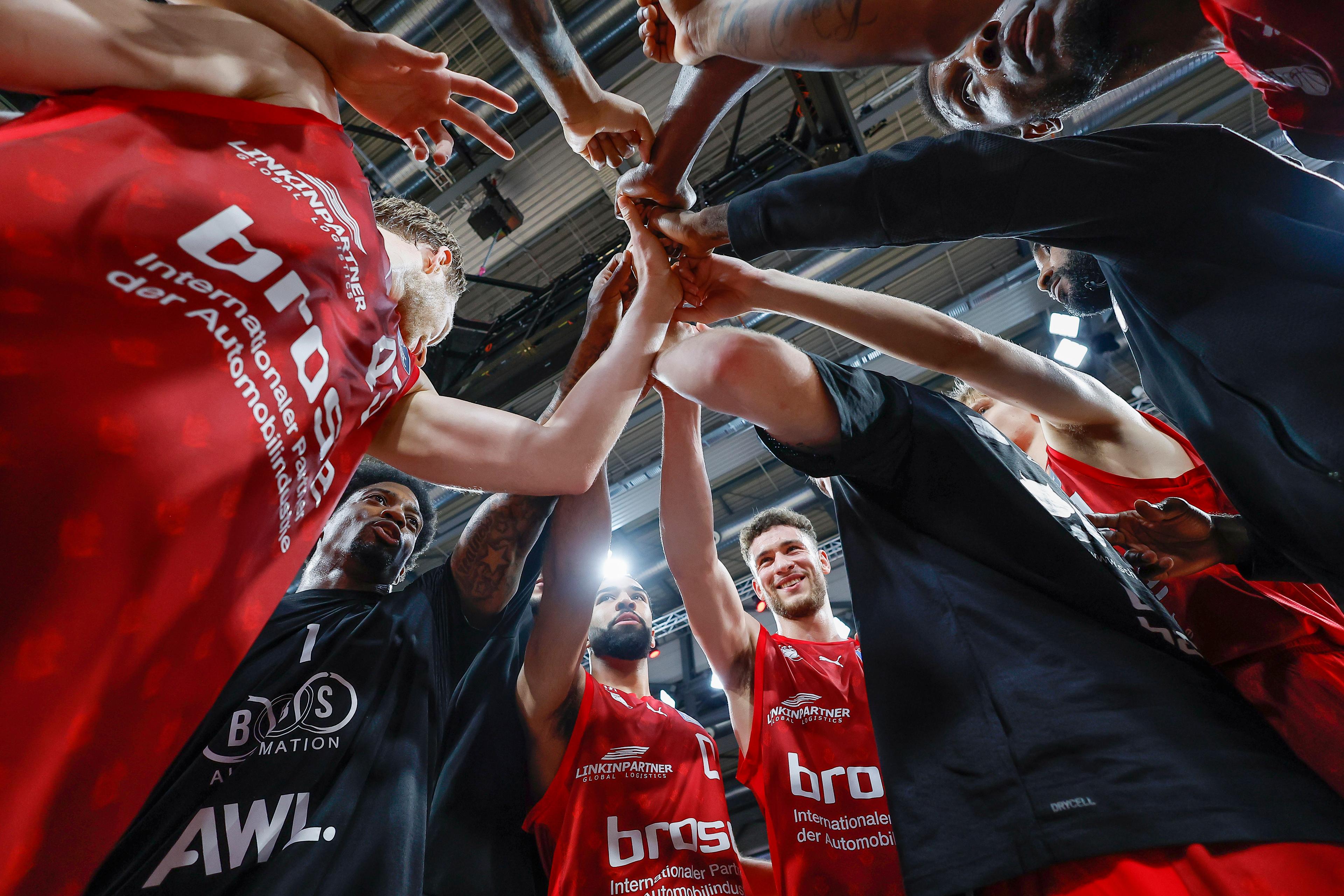 Aus „Brose Bamberg“ werden zum 1. Juli die „Bamberg Baskets“. Damit geht der neunmalige deutsche Meister nach sieben Jahren mit einem neuen Namen und einem modernisierten Logo in die Saison 2023/2024.