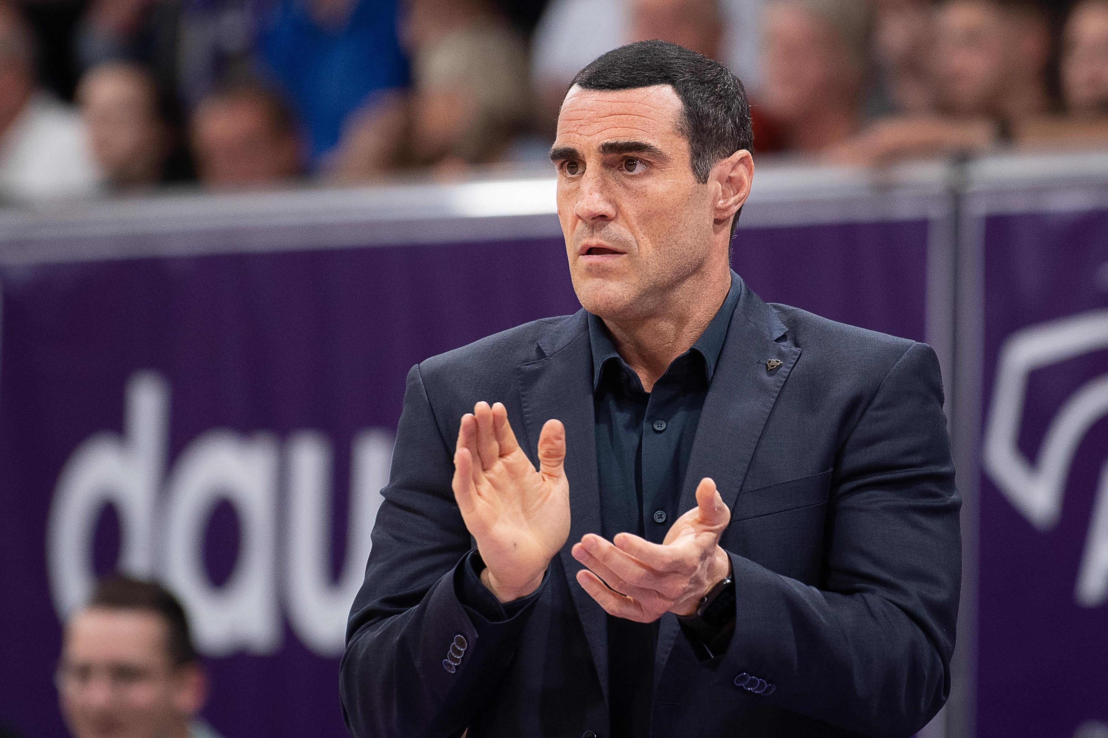 Die Telekom Baskets Bonn haben Roel Moors als neuen Cheftrainer verpflichtet. Der 44-jährige Belgier war zuletzt von 2020 bis 2023 für BG Göttingen tätig und führte die Niedersachsen in der abgelaufenen Saison 2022/2023 trotz eines verhältnismäßig kleinen Budgets überraschend bis ins Viertelfinale der easyCredit Basketball Bundesliga (BBL).