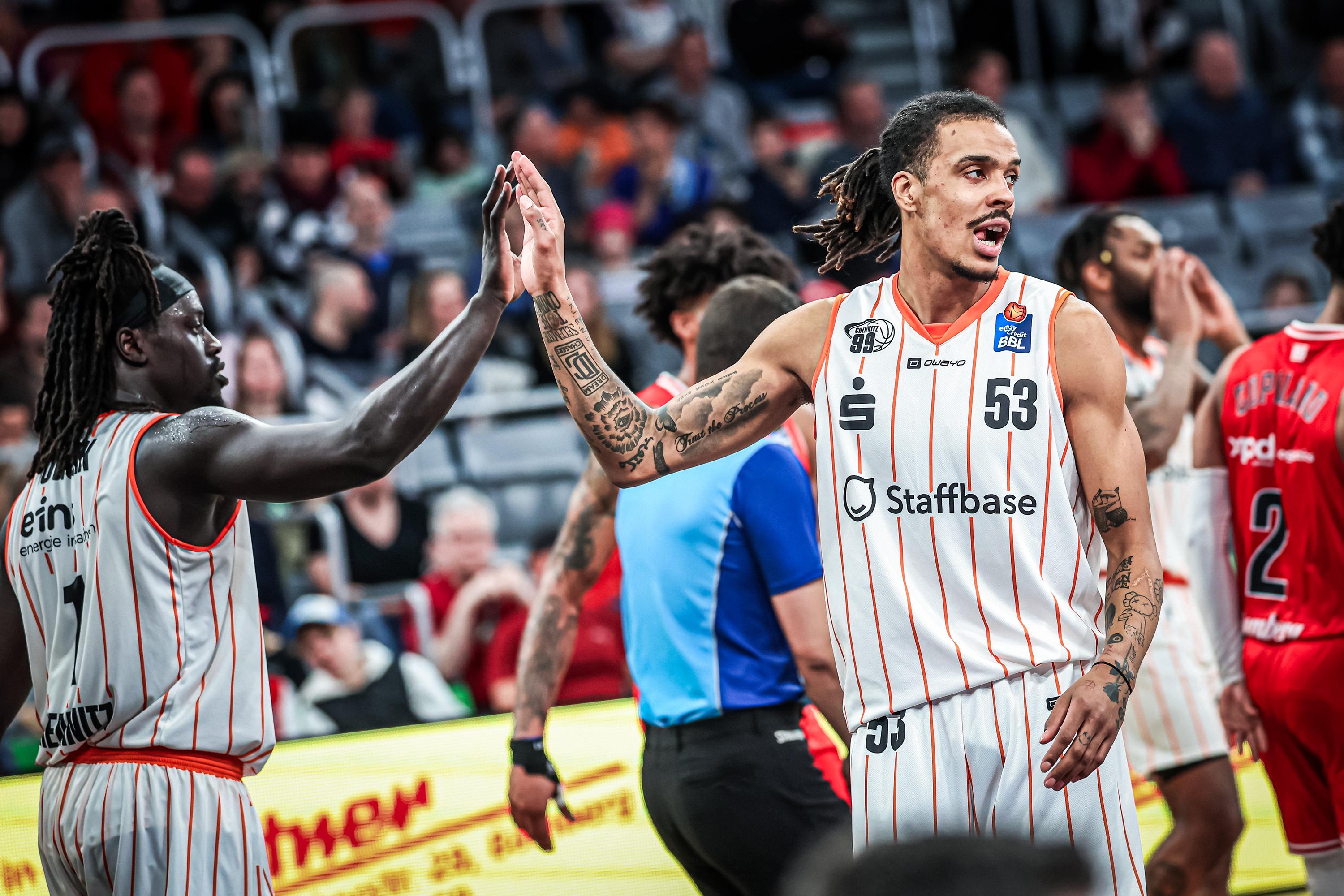 Am Mittwoch starten die NINERS Chemnitz ins Halbfinale des FIBA Europe Cups. Im Hinspiel in der Bilbao Arena (10.000) geht es zunächst darum, einen möglichst hohen Vorsprung vorzulegen bzw. nicht allzu hoch zu verlieren. Die Entscheidung fällt dann in der kommenden Woche im Rückspiel in Chemnitz (die Resultate werden addiert). 