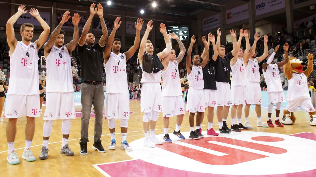 Die Telekom Baskets Bonn, neben Bamberg (EuroLeague) und Ludwigsburg (Champions League) der dritte noch auf europäischen Parkett aktive deutsche Vertreter, spielen am Mittwoch in Nahariya um den Einzug ins Halbfinale des FIBA Europe Cups. Die Bonner nehmen aus dem Hinspiel einen Vorsprung von 21 Punkten mit in den israelischen Badeort 