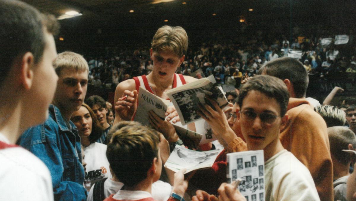 1998 lief Dirk Nowitzki das einzige Mal in unserem Allstar-Game auf. Am 03. Oktober 1998 erzielte der damals 20-Jährige 18 Punkte für die Nationals. Hier ein kurzer Rückblick: