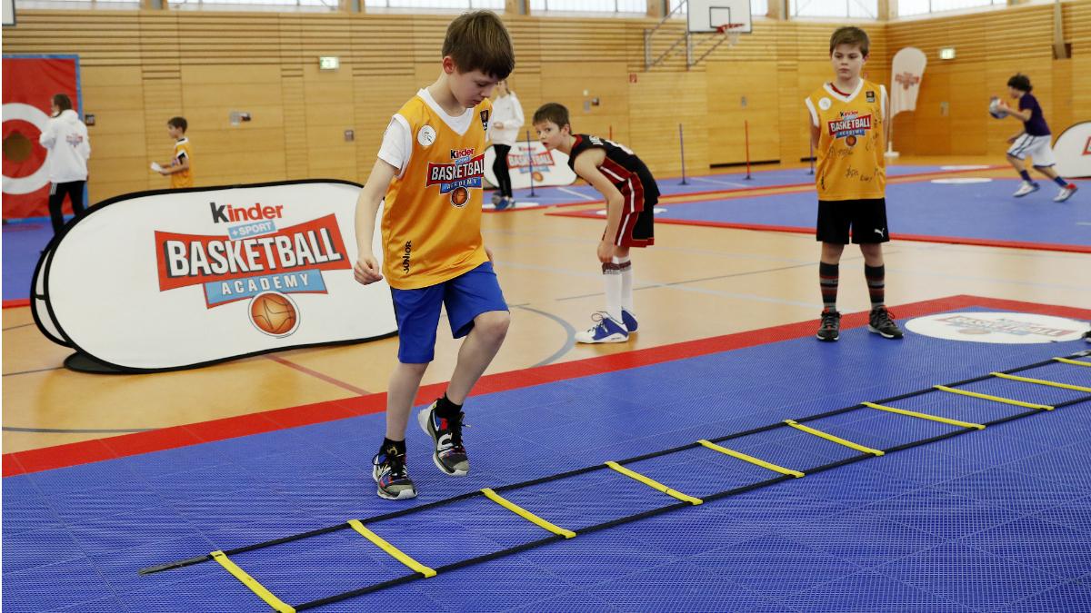 Kostenloser Testtag der „kinder+Sport Basketball Academy“ / Jetzt hier online anmelden / für basketballbegeisterte Kids zwischen 7 und 15 Jahren
