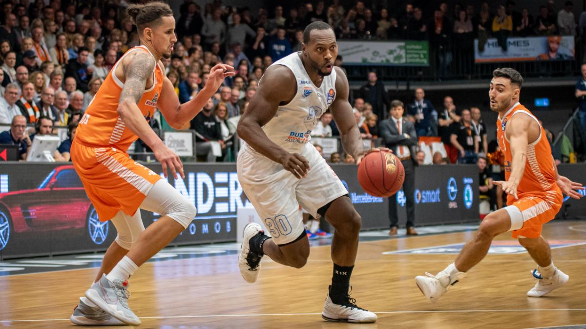 This was a big week for the Bs of the league. Brose Bamberg ended up losing twice - first losing at home for the first time against s.Oliver Würzburg and then at EWE Baskets Oldenburg, albeit under protest. FC Bayern Munich ad-ded two more wins to remain undefeated atop the league and then ALBA BER-LIN handed Telekom Baskets Bonn a historic defeat.