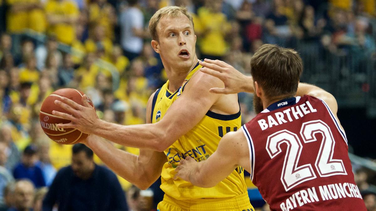 FC Bayern Munich and ALBA BERLIN have swept way into a re-match of last season’s easyCredit BBL Finals by racing past in three games RASTA Vechta and EWE Baskets Oldenburg, respectively. ratiopharm ulm and Basketball Löwen Braunschweig meanwhile have named new head coaches for next season.