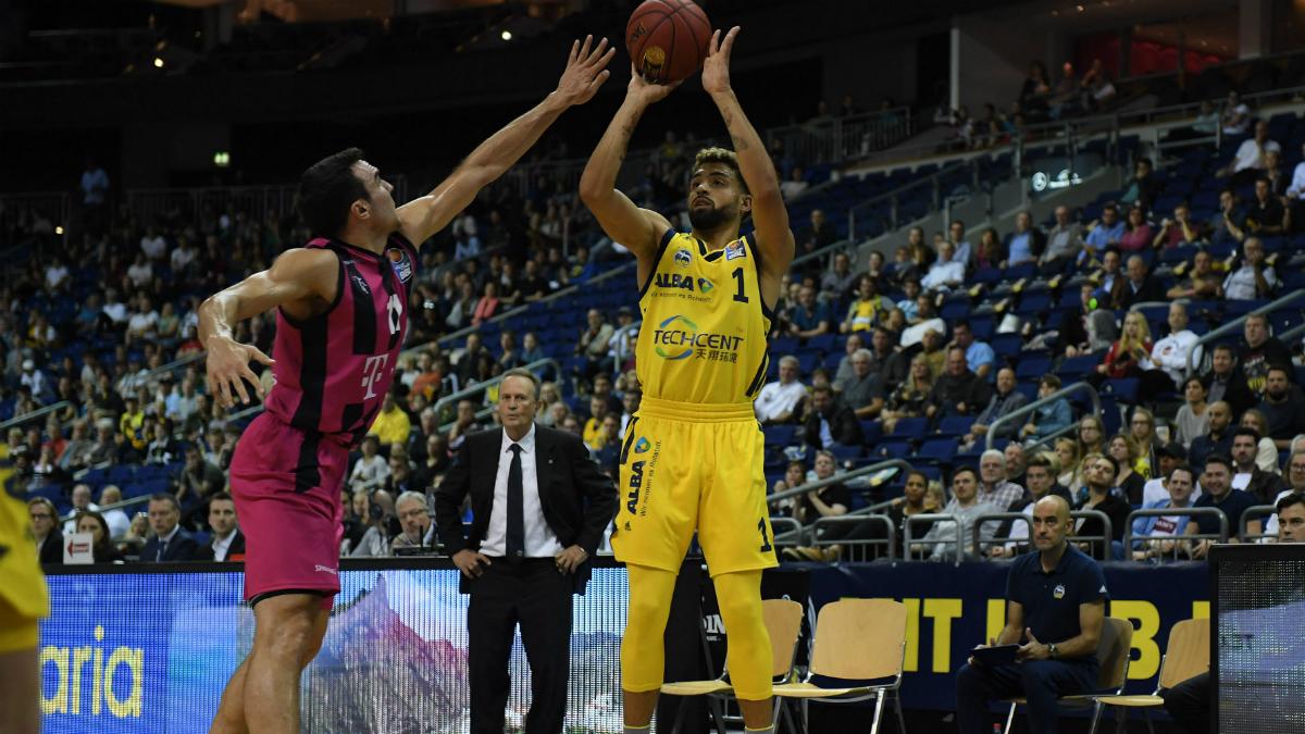 Die Telekom Baskets Bonn haben Point Guard Joshiko Saibou verpflichtet. Der deutsche Nationalspieler wechselt vom achtfachen Meister und diesjährigem Vizemeister Alba Berlin zu den Baskets und erhält einen Vertrag bis Sommer 2021.