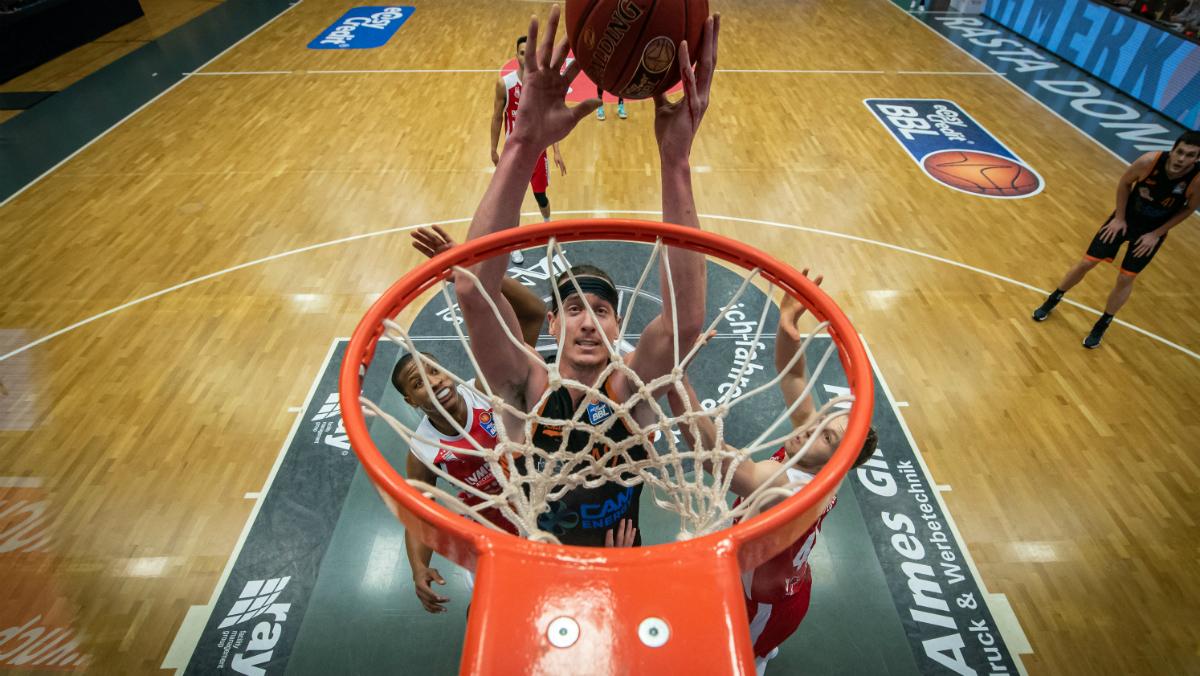 Every team in the easyCredit BBL finally has a victory as RASTA Vechta finally joined the winning column by defeating Brose Bamberg. MHP RIESEN Ludwigsburg got past ratiopharm ulm thanks to a buzzer-beater by Jordan Hulls while FC Bayern Munich struggled to knock off promoted side NINERS Chemnitz.