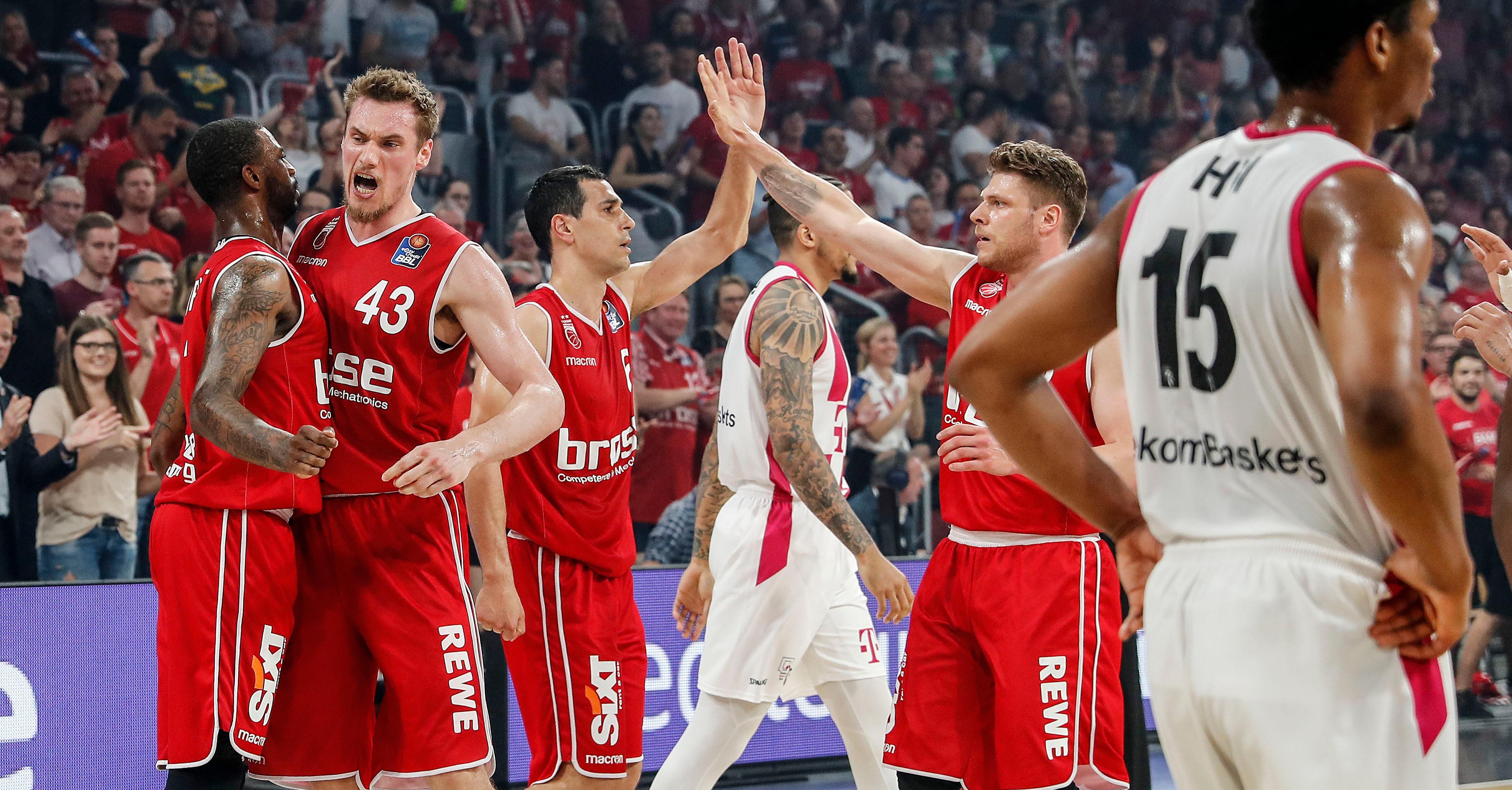  Brose Bamberg wird in den nächsten fünf Jahren an der Basketball Champions League (BCL) teilnehmen. Ein entsprechender Vertrag wurde zwischen Verein und dem vom Basketball-Weltverband FIBA ausgetragenen Wettbewerb geschlossen. 